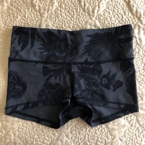 Lululemon rose pattern boogies